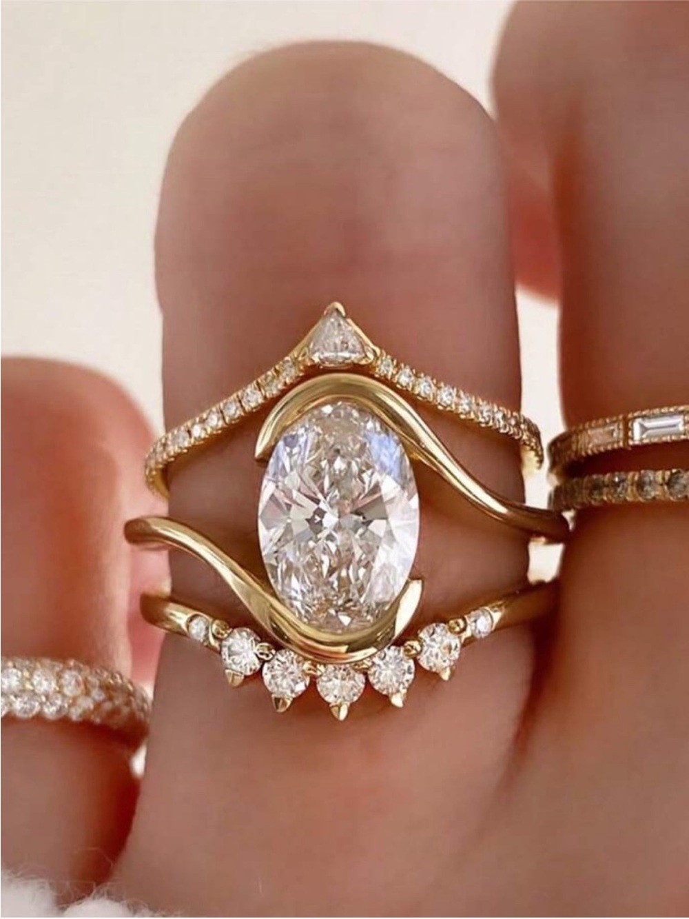 3pcs ⚜️ Gold Oval-Cut Solitaire Ring with Pavé Diamond Bands
